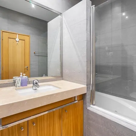 Appartamento Whome Ajuda 31 Premium W/ Elevator & Parking Lisbona