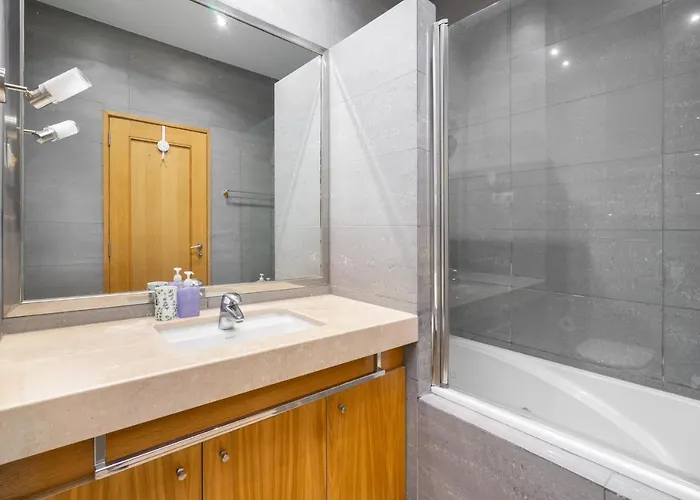 Appartamento Whome Ajuda 31 Premium W/ Elevator & Parking Lisbona